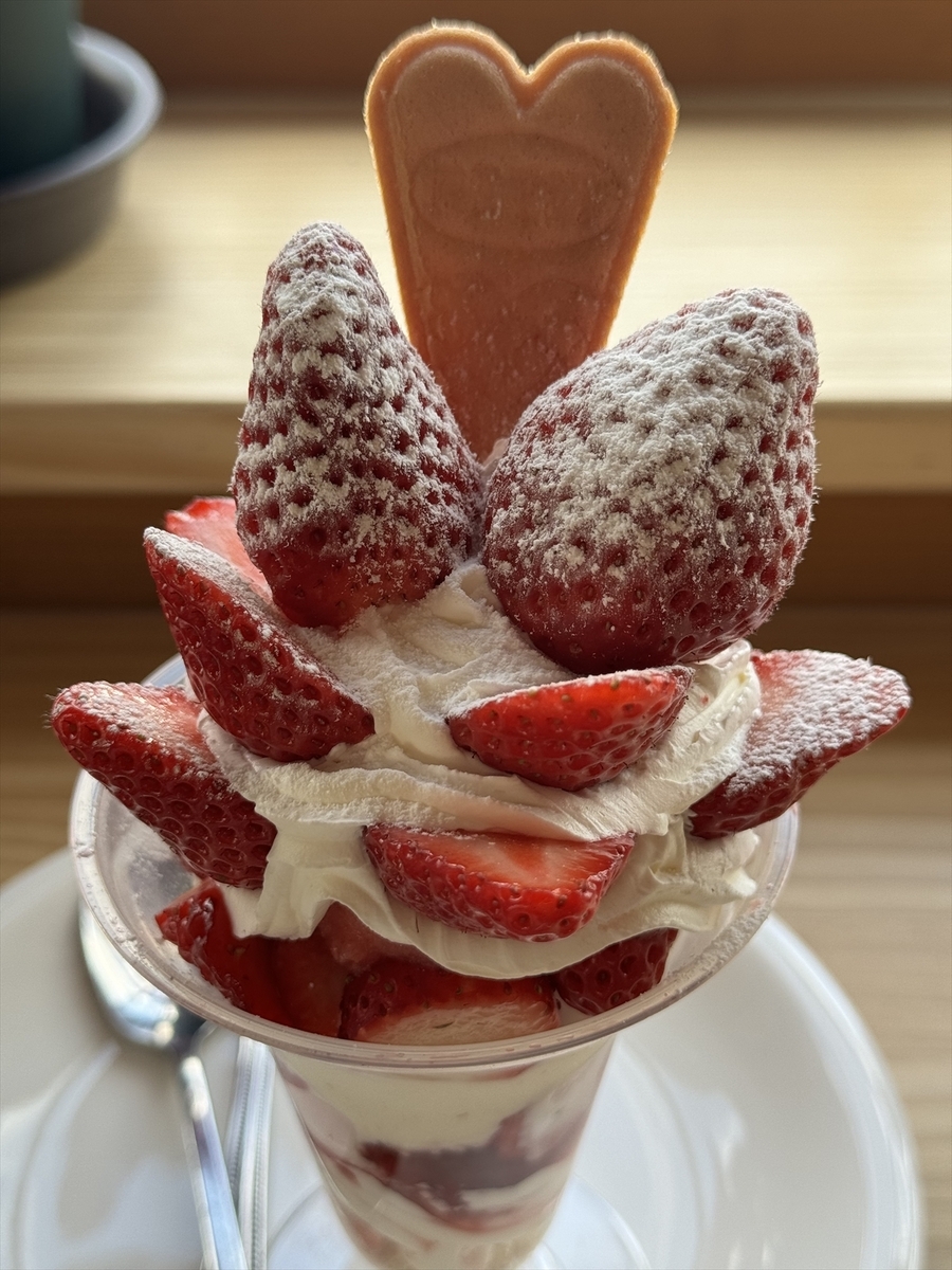 播磨のグルメを楽しむ：あなご弁当・だるま珈琲・どデカいちごパフェ