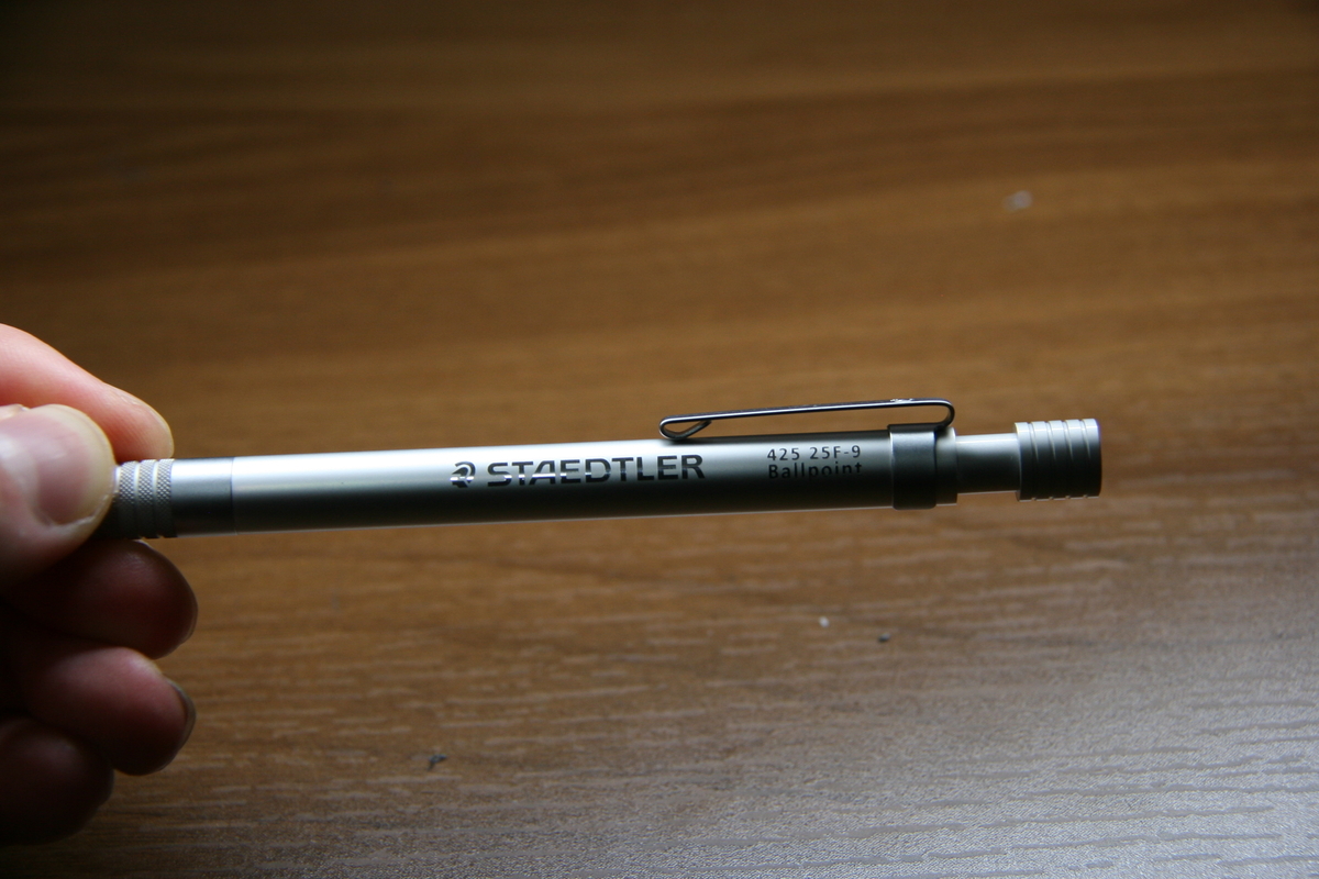 汎用品が使える、ステッドラーのボールペン「425－25F－9」 - はぎわら