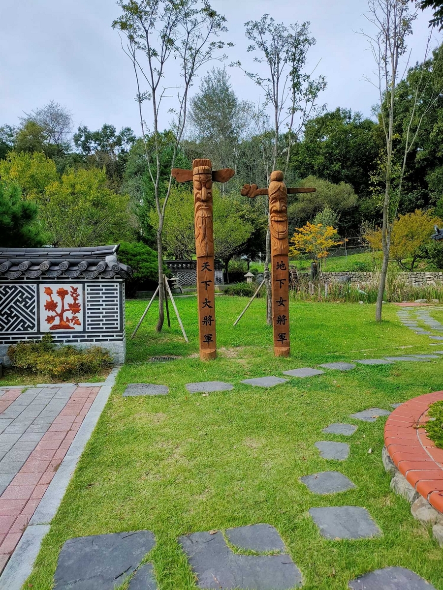 3rd tunnel pole