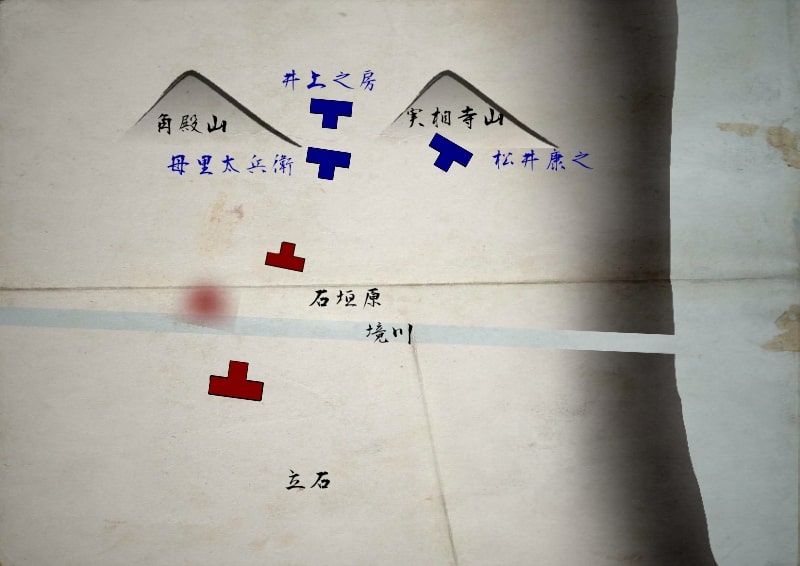 布陣を完了させる両軍