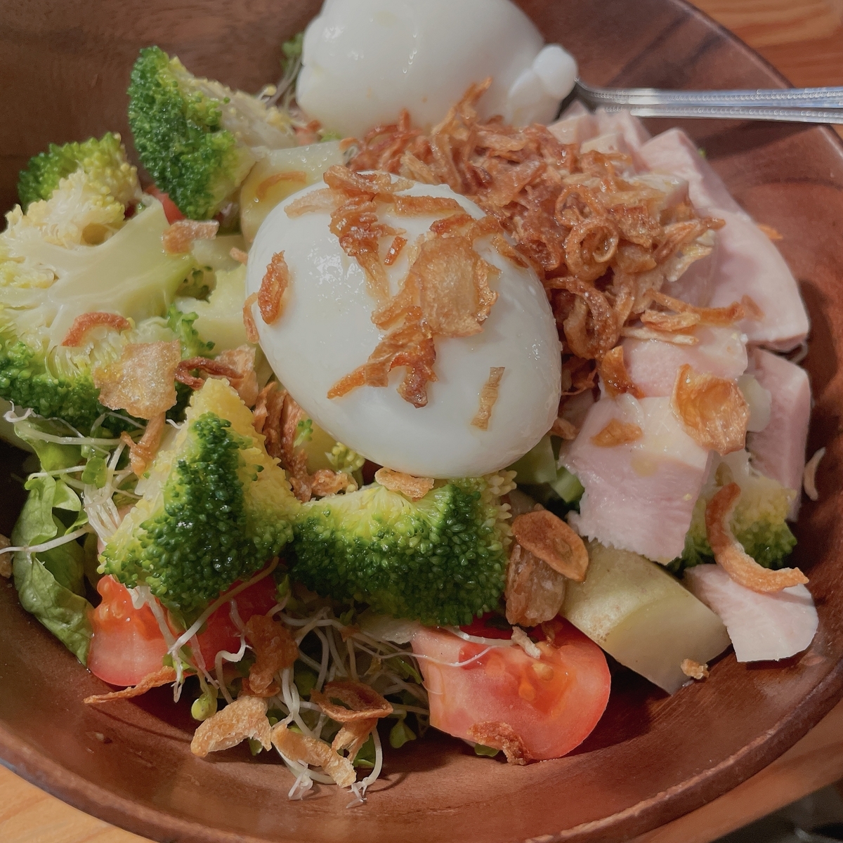 具だくさんのサラダ