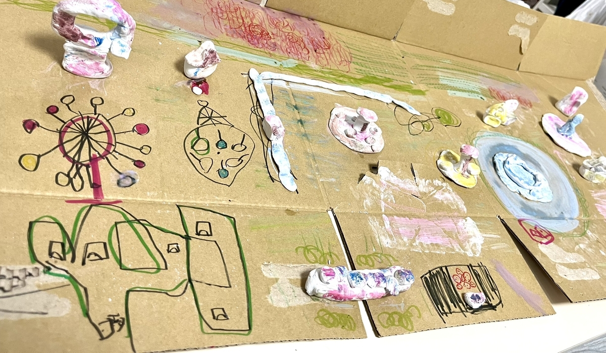 遊園地をテーマにした工作と絵の具遊び