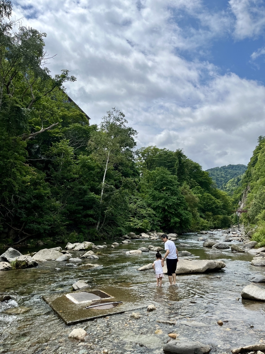 夏休みの川遊び