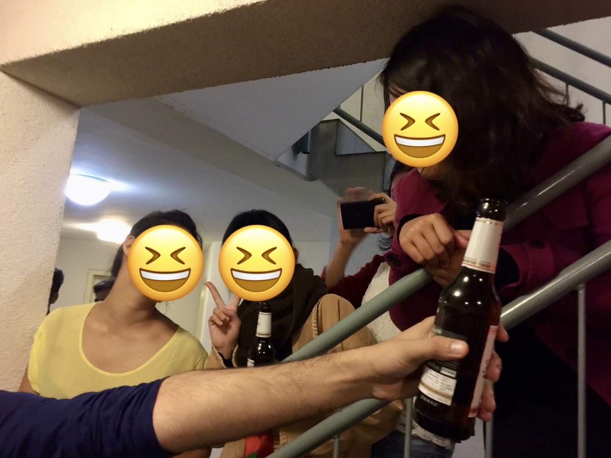 寮でのパーティーの様子