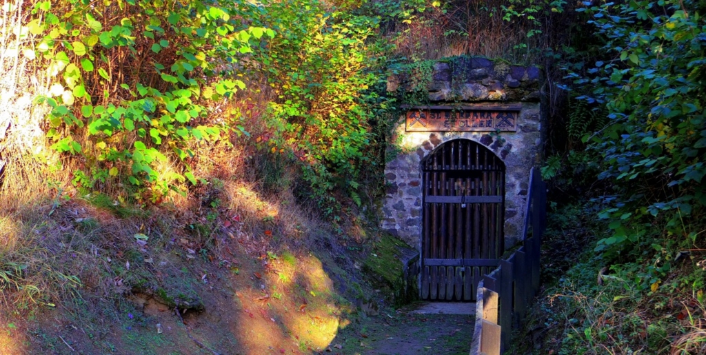 鉱山跡