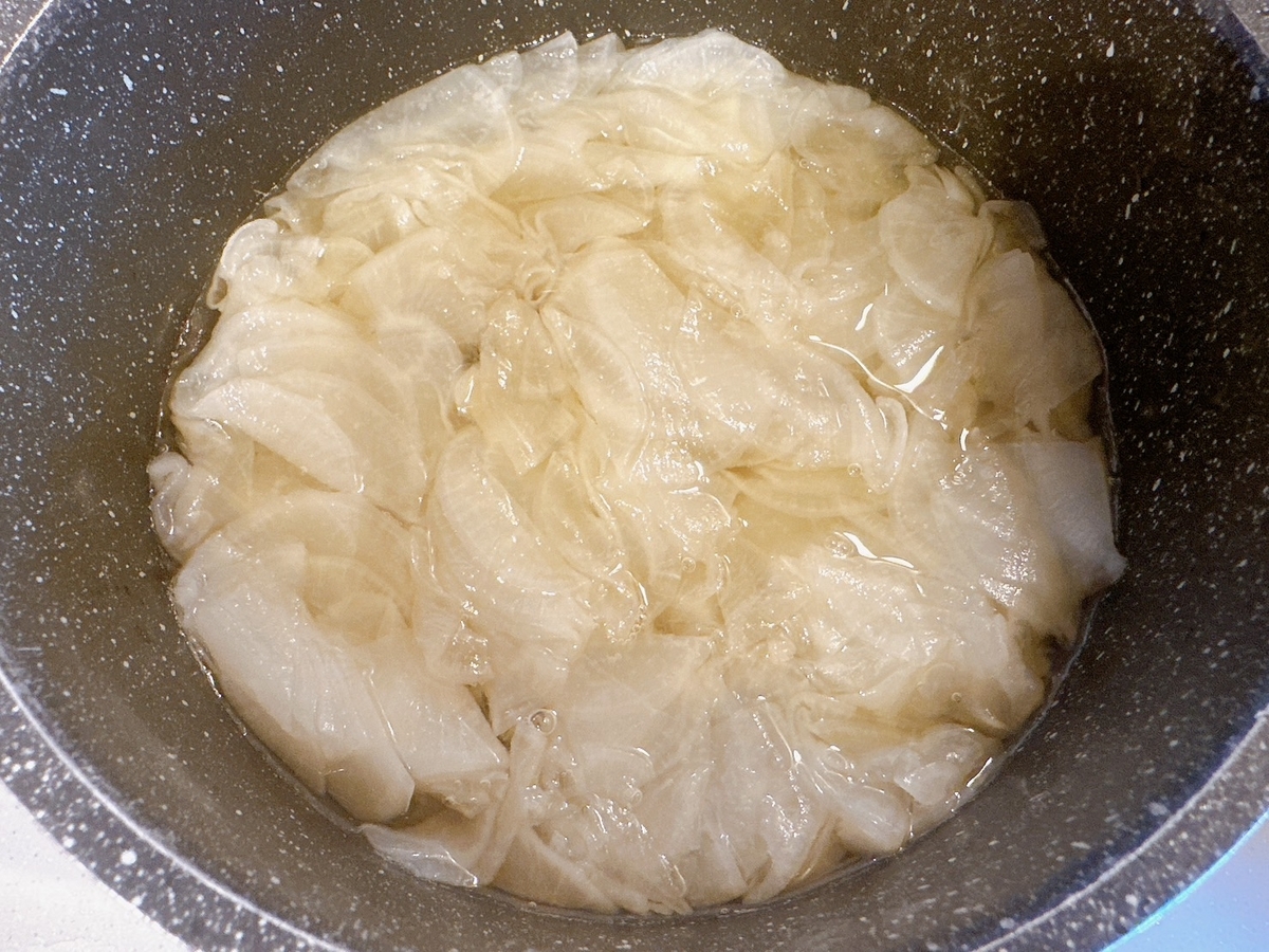 甘酢に大根投入