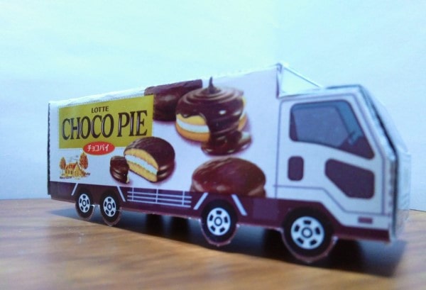 チョコパイトミカ・トラック】大人でも思いっきり楽しめます