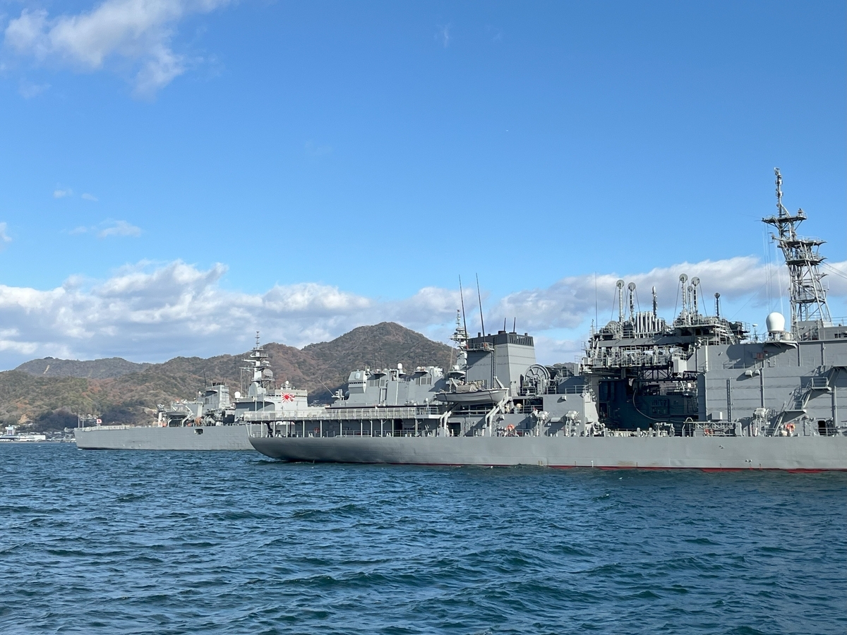 海上自衛隊艦艇（呉港にて）