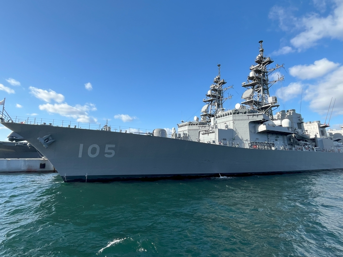 海上自衛隊艦艇（呉港にて）