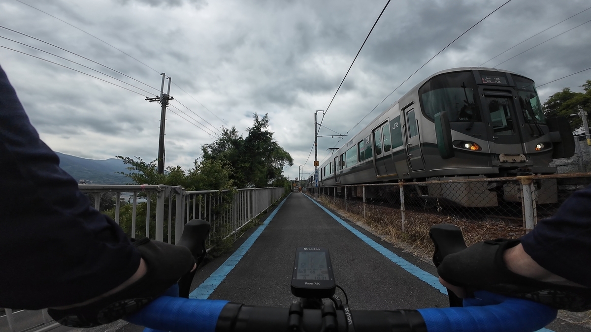 JR西笠田駅と列車
