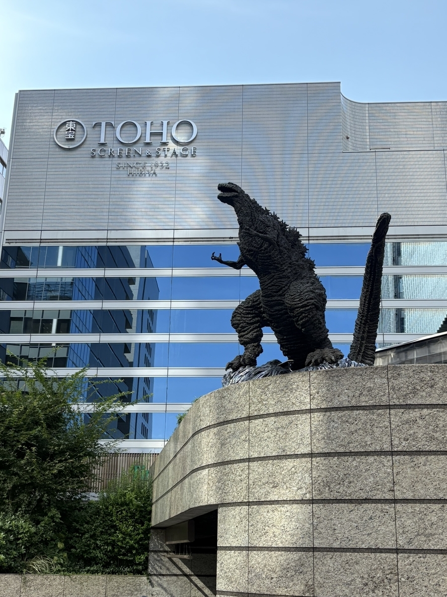 ゴジラ像