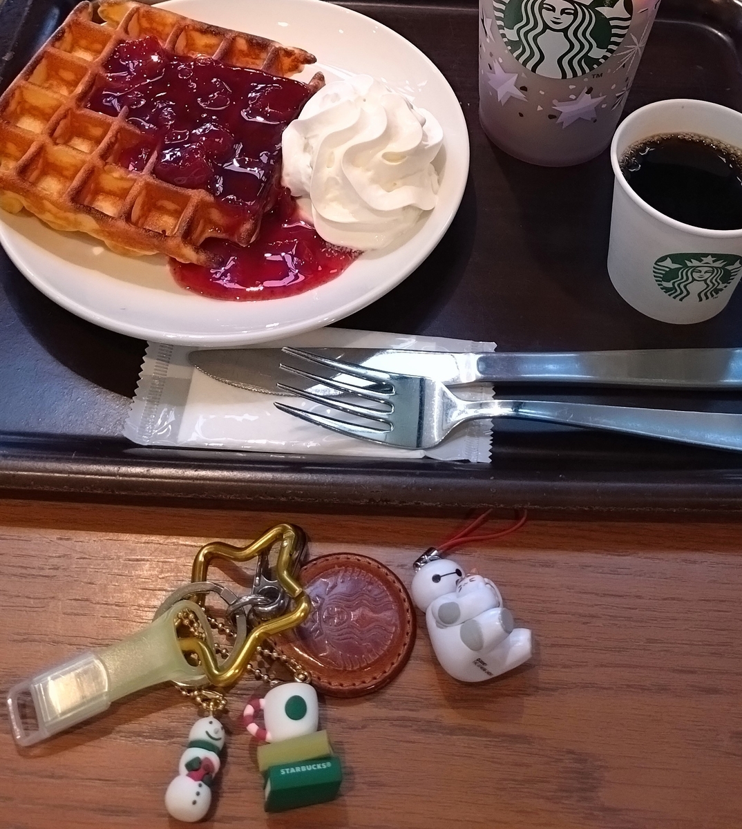 スタバで1月14日まで在庫あればフードにもストロベリー果肉追加でき  
