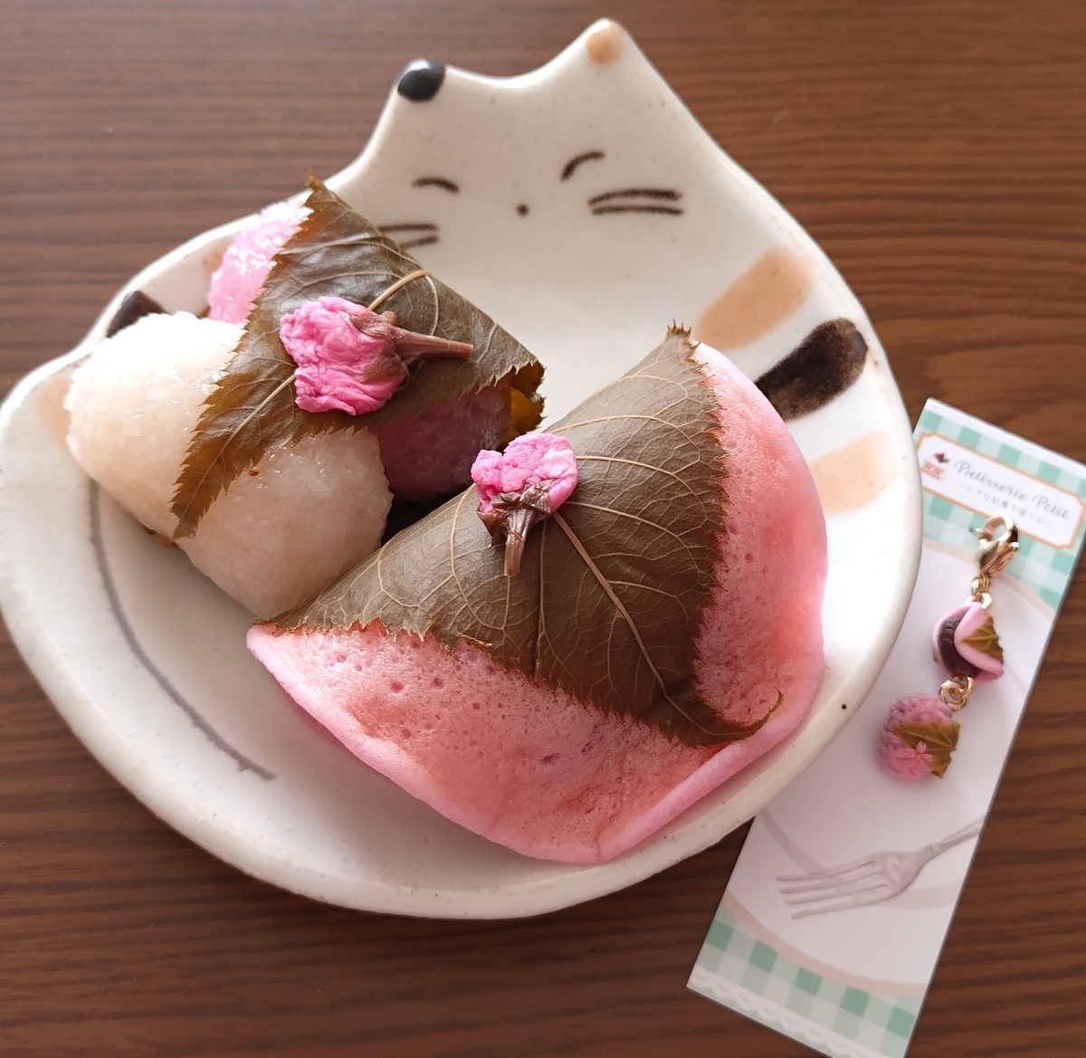 銀座甘楽は関東風と関西風の2種の桜餅が食べ比べできます【グランスタ