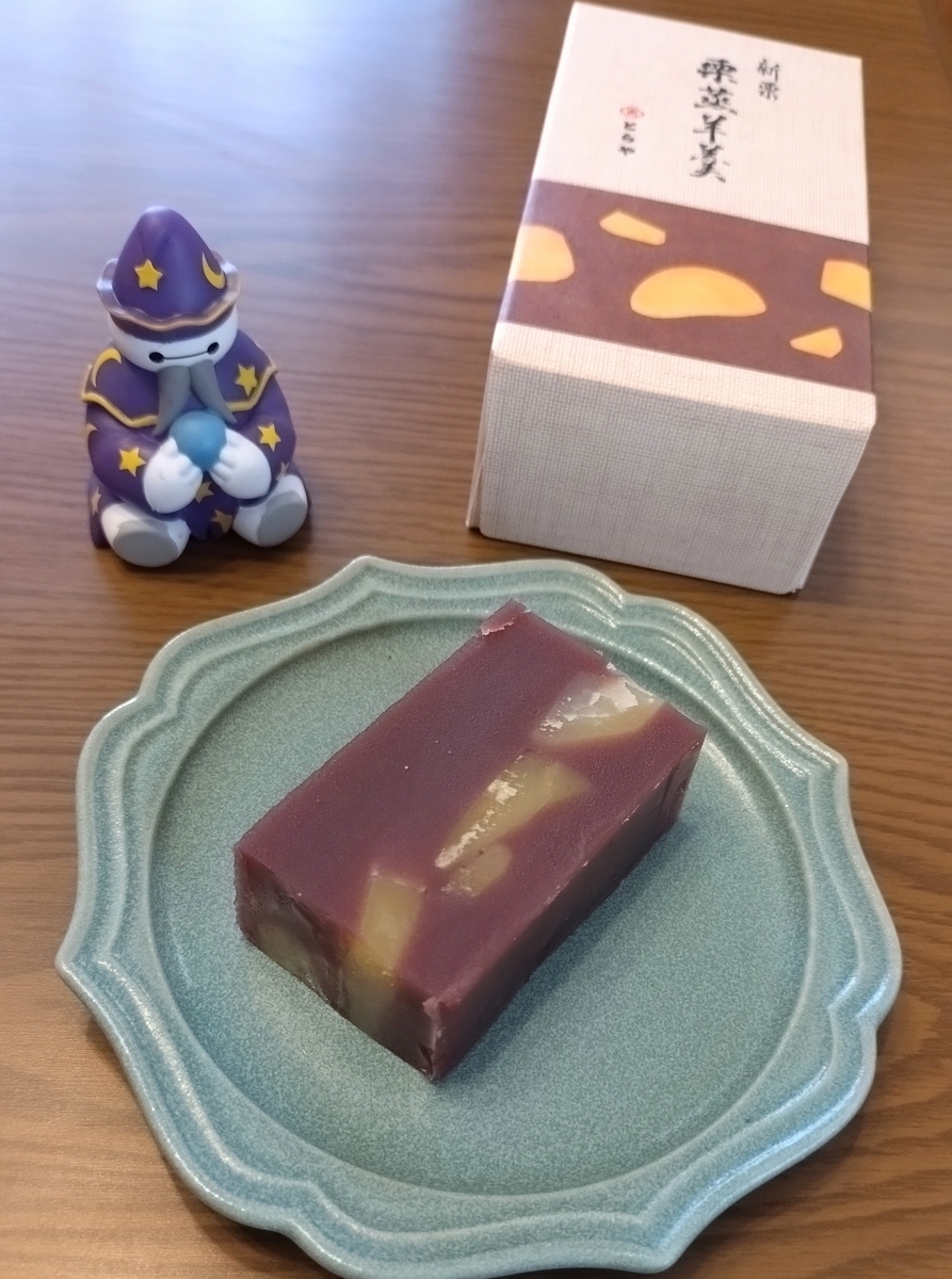 とらやの栗蒸羊羹は栗と蒸羊羹の一体感が素晴らしい【お取り寄せ可能