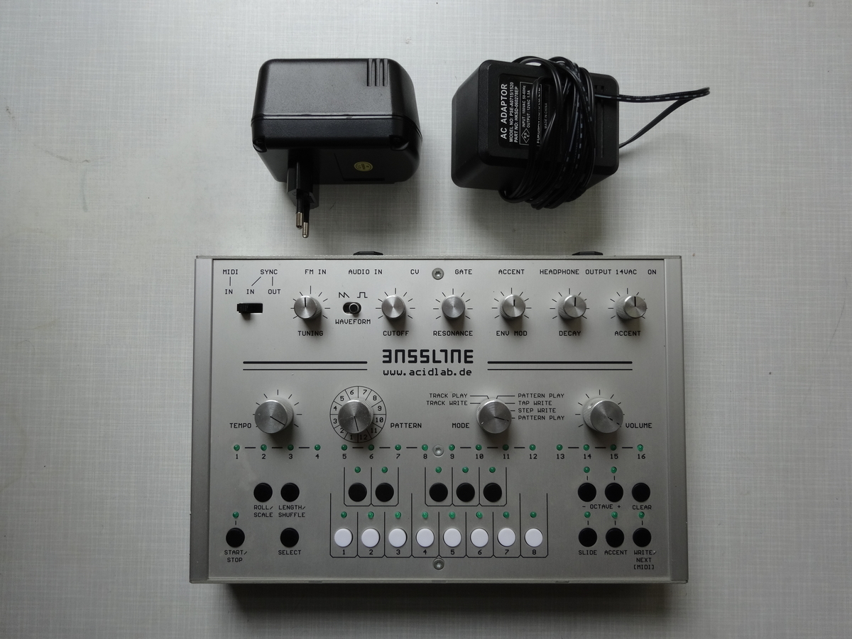 acidlab bassline3 レビュー - シンセサイザーと海外生活