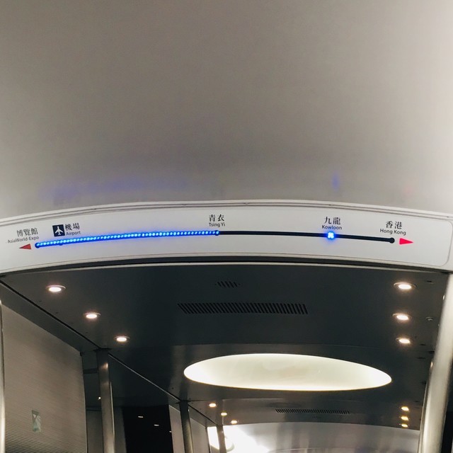 車内の現在位置表示板