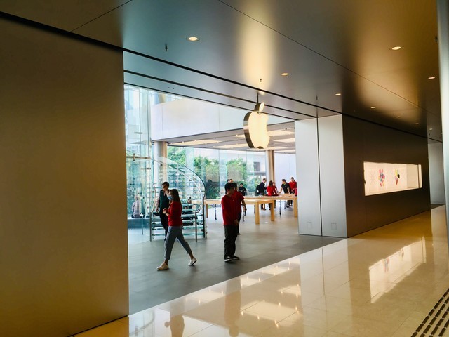 アップルストア入り口