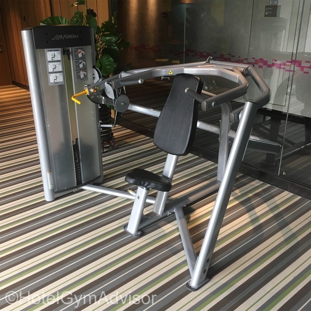 Shoulder press at Aloft Guangzhou Tianhe