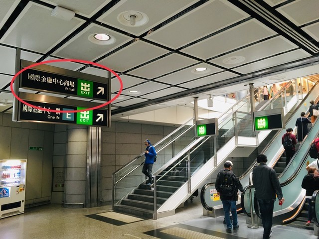 ifc mallへのエスカレーター