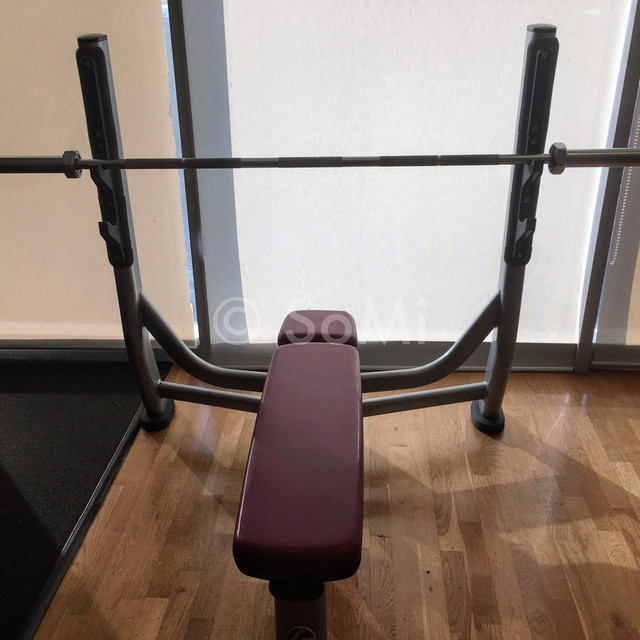 Bench press in Stanford Hotel Seoul