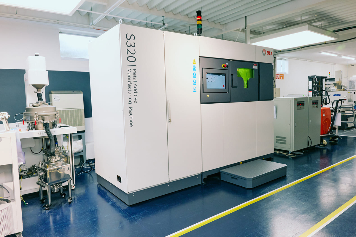 Tokyo 3D Lab.にあるBLT社の金属3Dプリンター「S320」