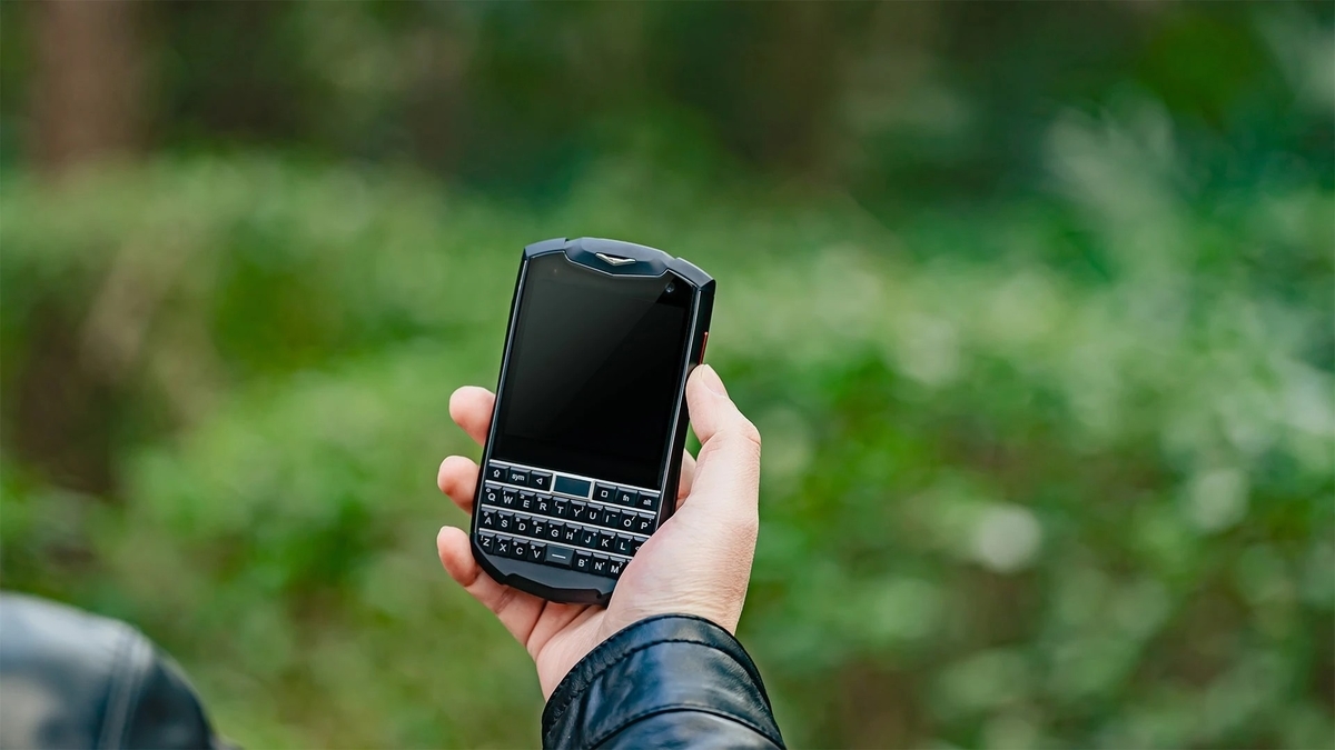 検証】Unihertz 新機種「Titan Pocket」のサイズ感は、名機BlackBerry ...