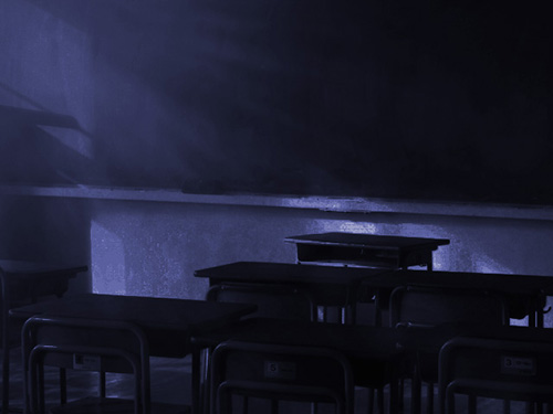 ６年４組の教室 謎解きブログ 夜の小学校