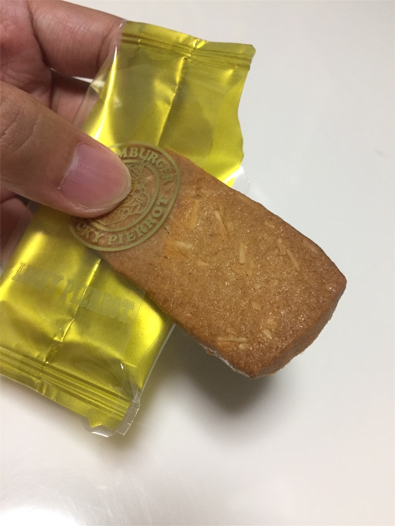 f:id:IMURUTA:20180425205725j:image 函館のお土産のラッキーピエロクッキー