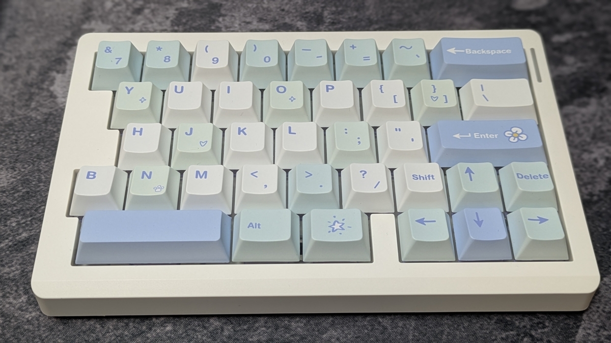 キーボードレビュー】EPOMAKERの新型分割キーボード「Split70」の実力