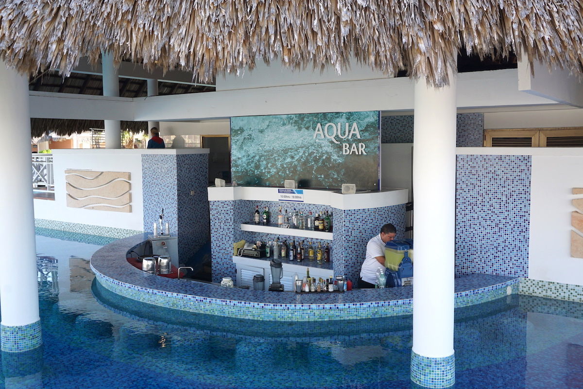 Royalton Hicacos Resort & Spa pool bar