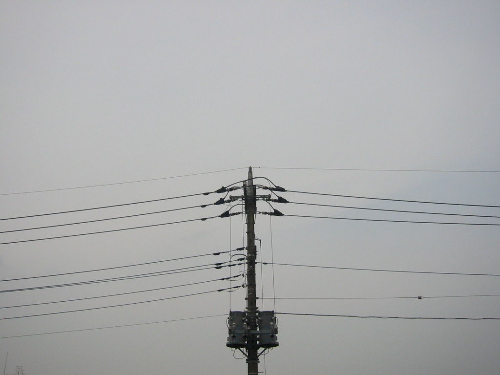 空と電柱の写真