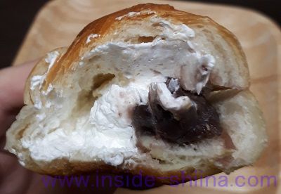 塩パン屋の生クリーム小倉パン中身2