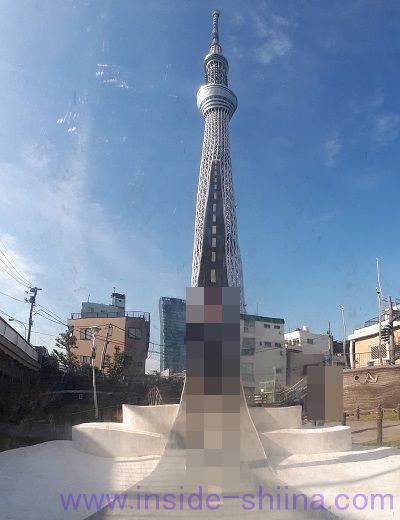 大横川親水公園の鏡で写真