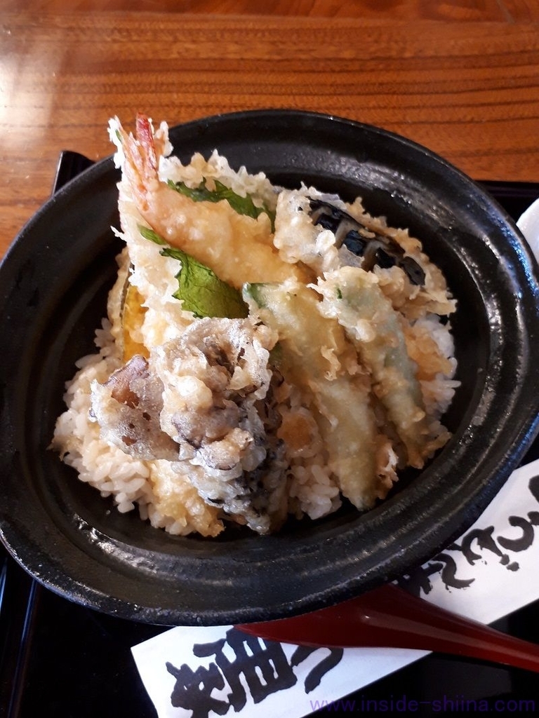 うどん本陣山田家ソラマチ店の「上天丼」の天丼