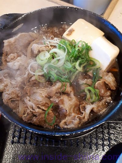 肉増し牛鍋膳(熟成チルド牛肉使用)半熟玉子