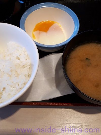 肉増し牛鍋膳(熟成チルド牛肉使用)半熟玉子ご飯類