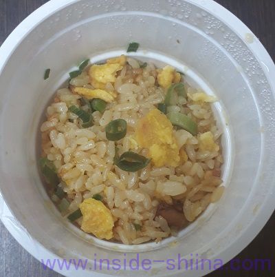セブン 炒め油香るチャーハン見た目
