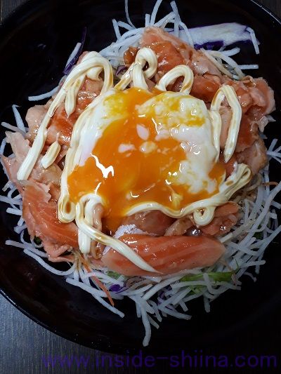 たれ付き温泉たまごサラダ