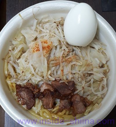 野菜マシにんにく醤油ラーメン（ファミマ）見た目