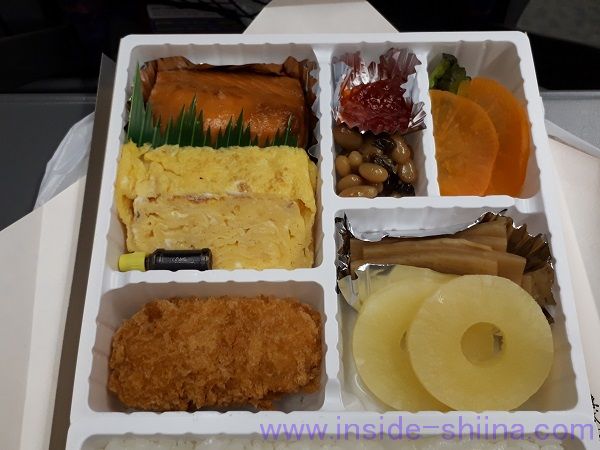 三新軒 鮭の焼漬弁当 おかず