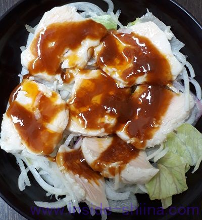 よだれ鶏麻辣ソースの切れてるサラダチキン（セブン）レタス