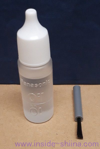 パナソニックボディトリマー「ER-GK60-W」専用オイルと掃除用ブラシ
