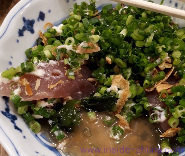 磯丸水産、鮪の葱まみれ（税込539円）中身