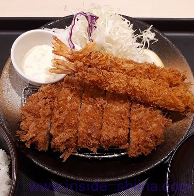 ロースかつ＆エビフライ（2尾）定食（税込880円）
