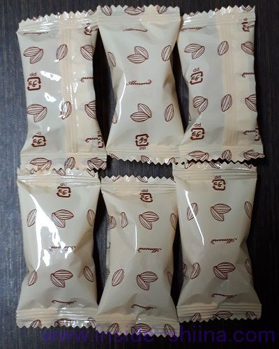 アーモンドパウダーたっぷりのクッキー（ローソン）中身