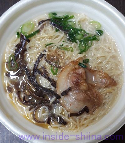 博多豚骨ラーメン（セブン）見た目