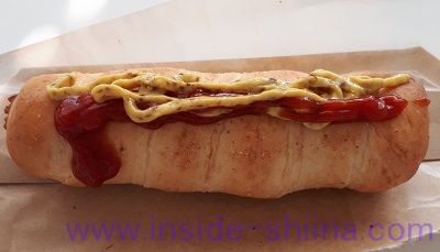 ソーセージプレッツェル(ローソン)ケチャップとマスタード