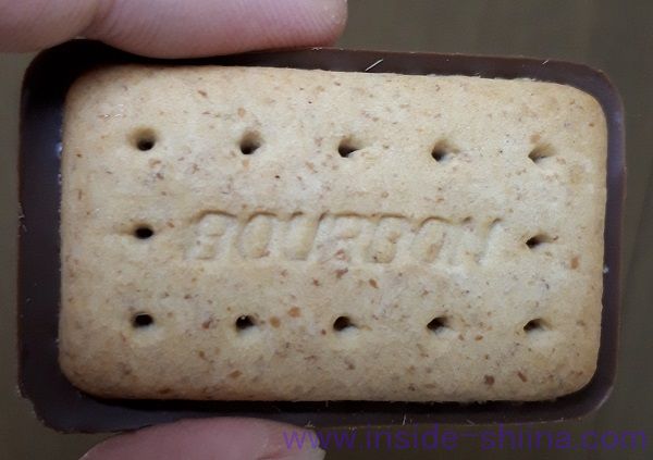 アルフォート表面にブルボン（BOURBON）の文字