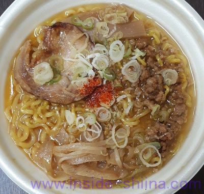 すみれ監修札幌濃厚味噌ラーメン(セブン) 見た目