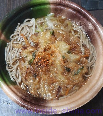 年越かつおだしのかき揚げ蕎麦 見た目